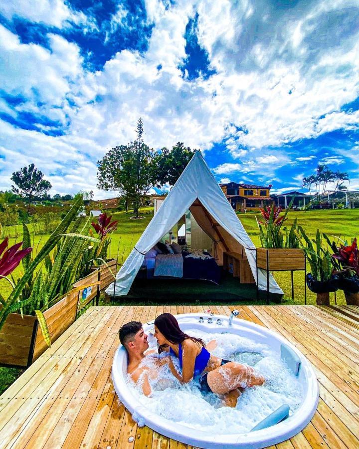 Aw Guatape Glamping Resort מראה חיצוני תמונה
