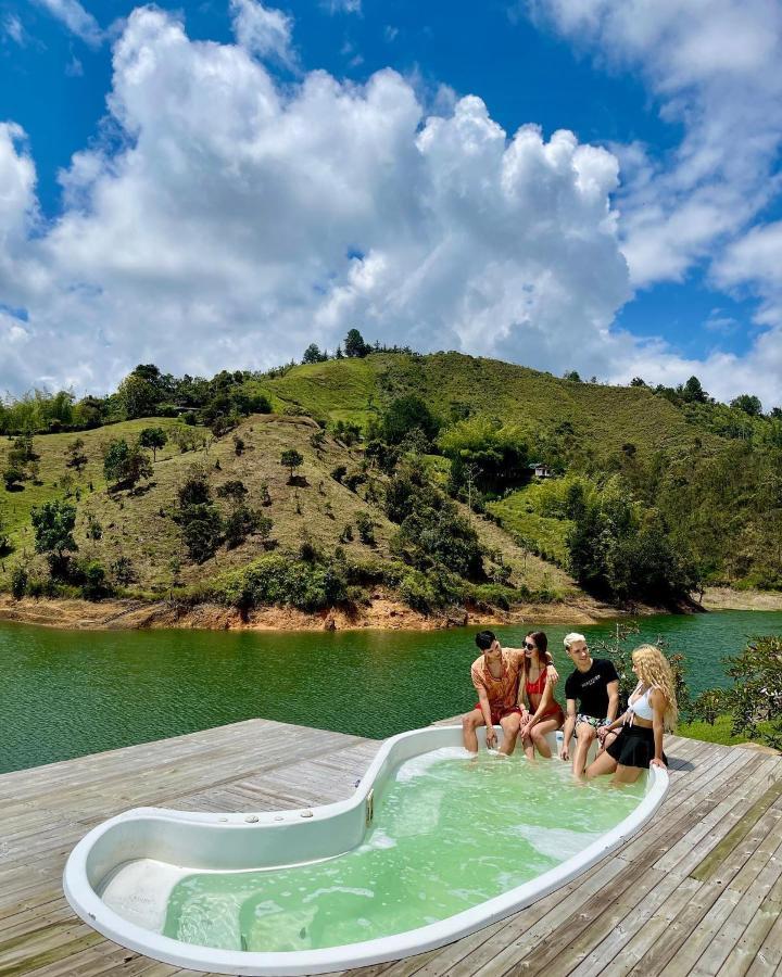 Aw Guatape Glamping Resort מראה חיצוני תמונה