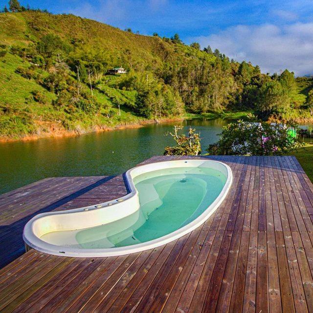 Aw Guatape Glamping Resort מראה חיצוני תמונה