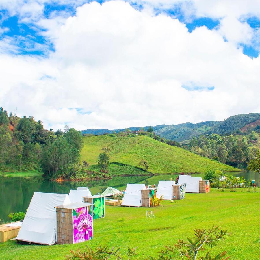 Aw Guatape Glamping Resort מראה חיצוני תמונה