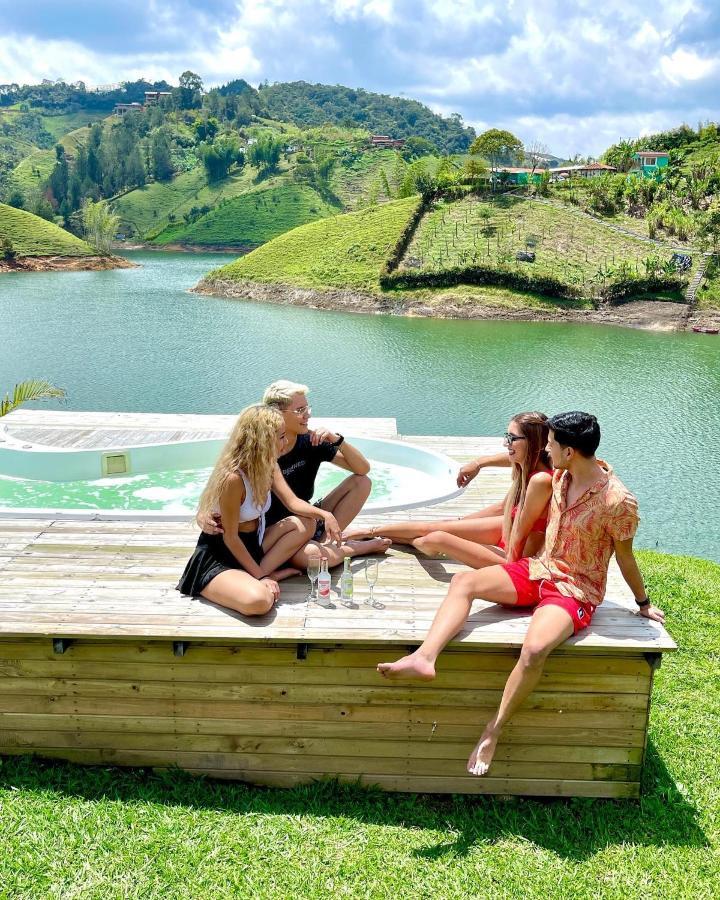 Aw Guatape Glamping Resort מראה חיצוני תמונה