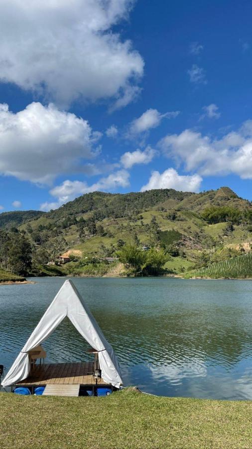 Aw Guatape Glamping Resort מראה חיצוני תמונה
